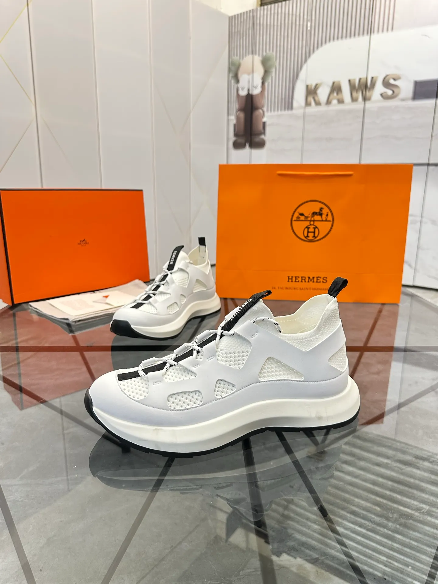 Men's shoes for sale 💰: 💰P660¥ High-end top quality Product trademark: Hermes *"Hermès*" low-top casual shoes Regular size: 38-45 (can be customized to 46) Product materials: upper imported first-layer cowhide stitched with original fabric, original rubber sheet, breathable lining, cowhide foot pads, original outsole. No.: 001